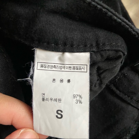 high waisted black short - Picture 8 of 8